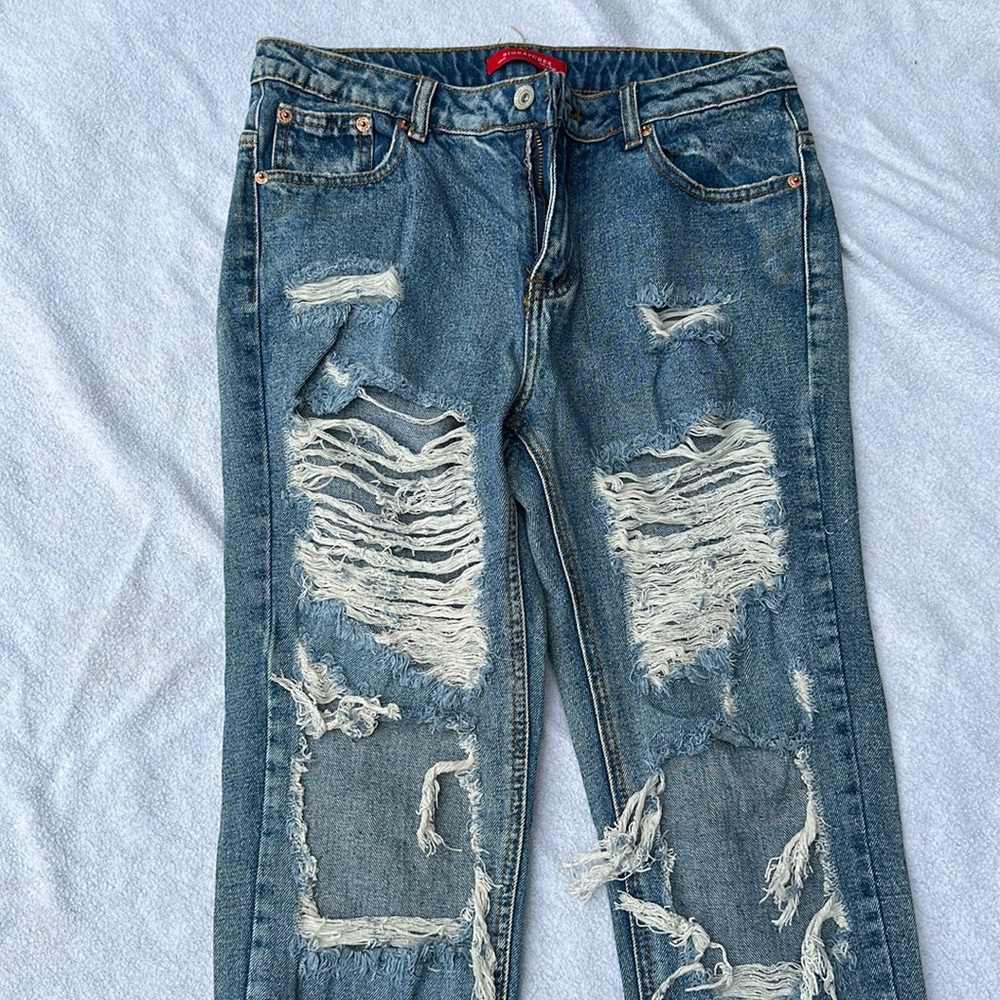 Destroyed jeans